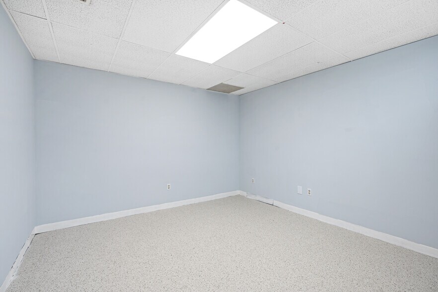 4150 Kensington Ave, Philadelphia, PA à louer - Photo du bâtiment - Image 3 de 7