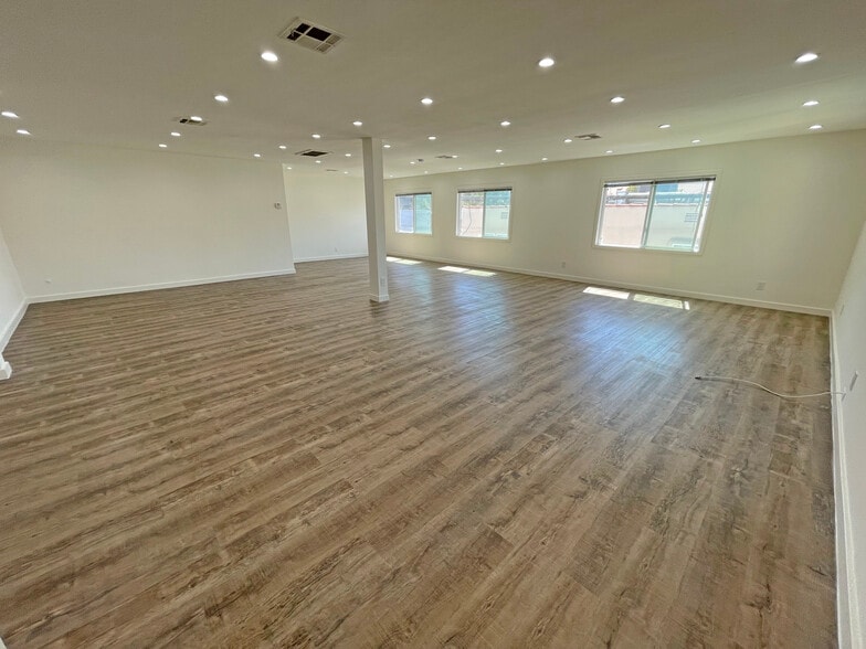 727-731 N La Brea Ave, Los Angeles, CA for lease - Interior Photo - Image 2 of 9