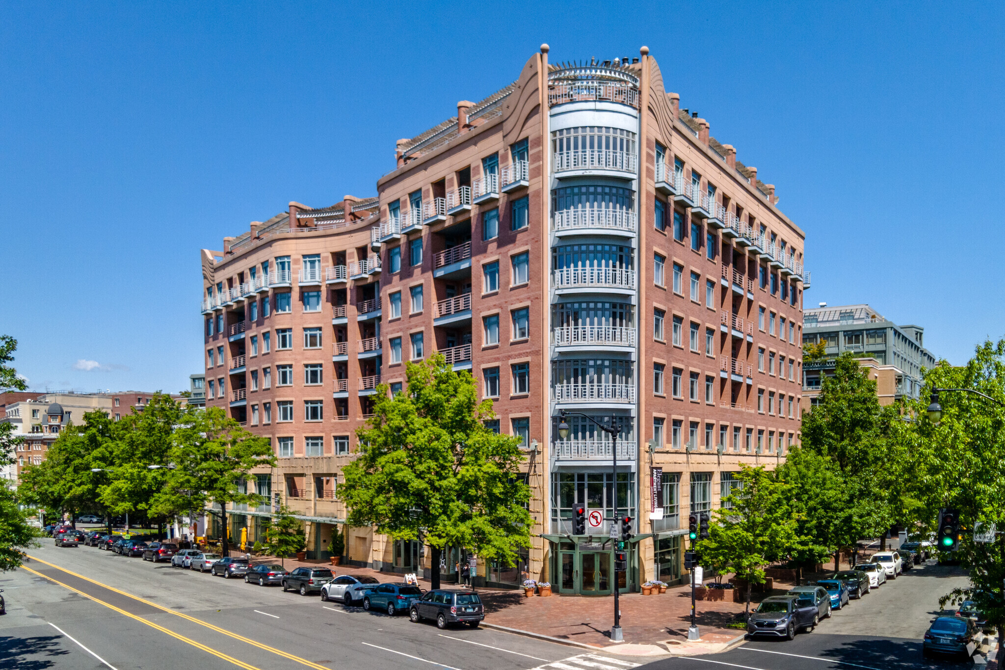 2401 Pennsylvania Ave NW, Washington, DC à louer Photo du bâtiment- Image 1 de 11