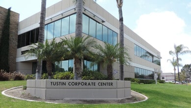 2552 Walnut Ave, Tustin, CA à louer Photo du bâtiment- Image 2 de 7