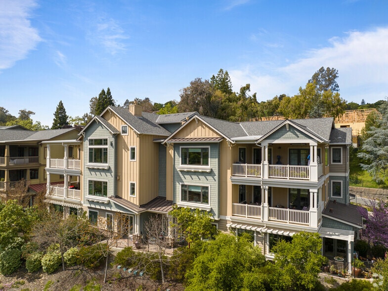 Portfolio of 4 properties for sale on LoopNet.ca - Primary Photo - Image 2 of 4