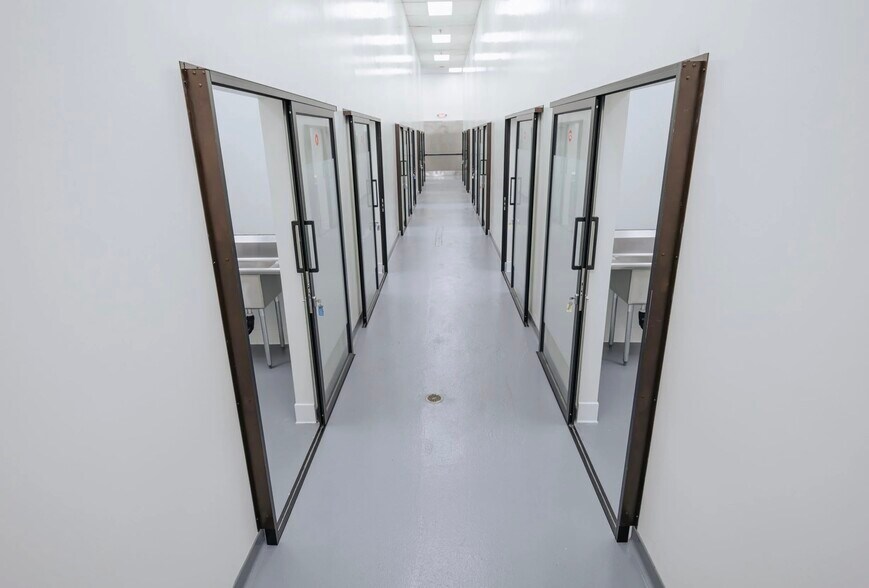 17290 Newhope St, Santa Ana, CA à louer - Photo intérieure - Image 3 de 13