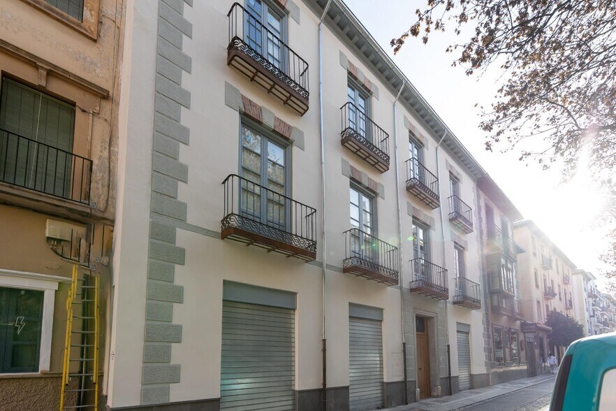 Retail in Granada for lease - Building Photo - Image 2 of 8