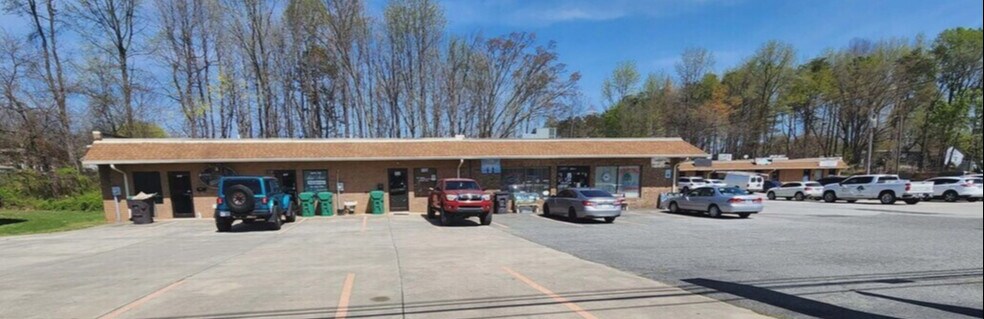 1102-1104 W Fairfield Rd, High Point, NC à louer - Photo du bâtiment - Image 2 de 6