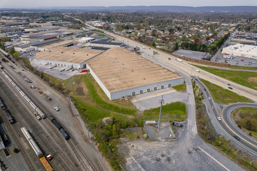 4406 Freight St, Camp Hill, PA à louer - Photo du bâtiment - Image 2 de 4