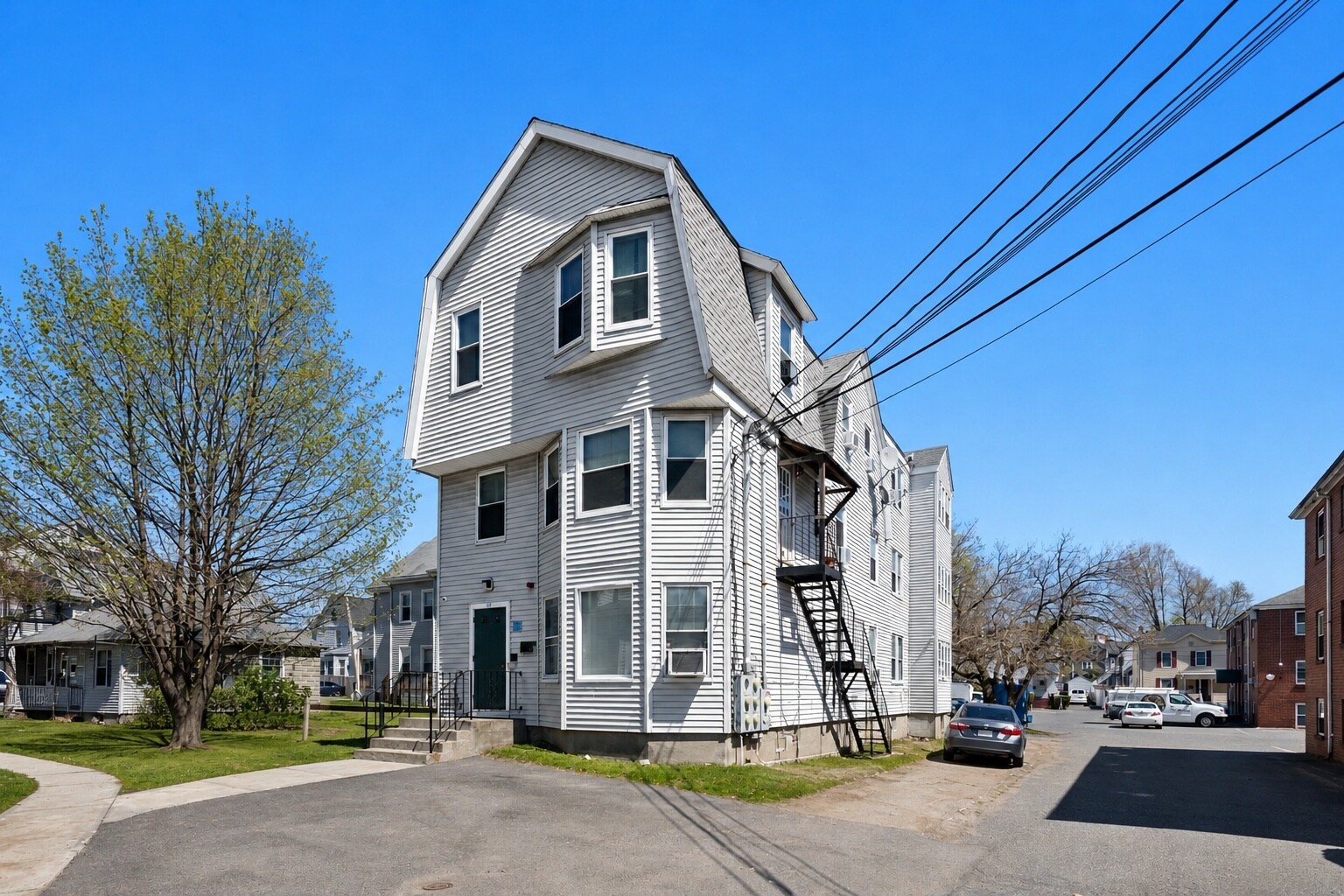 25 Richardson Cir, Framingham, MA for sale Primary Photo- Image 1 of 2