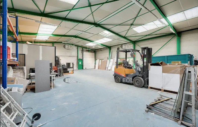 Industrial in Saint-Genis-Laval for lease - Interior Photo - Image 3 of 8
