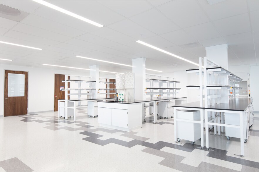 2001 Junipero Serra Blvd, Daly City, CA à louer - Photo intérieure - Image 2 de 11