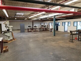 Plus de détails pour 123 Whiting St, Plainville, CT - Plusieurs types d'espaces à louer