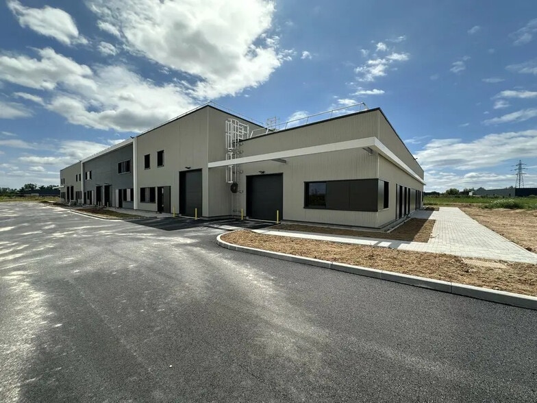 Flex in Bergheim for lease - Building Photo - Image 1 of 11