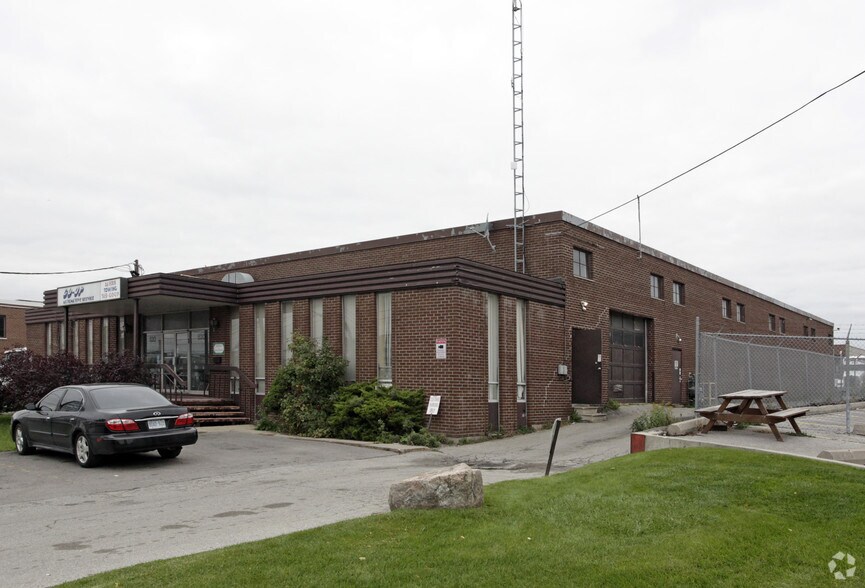 620 Garyray Dr, Toronto, ON for sale - Primary Photo - Image 1 of 1