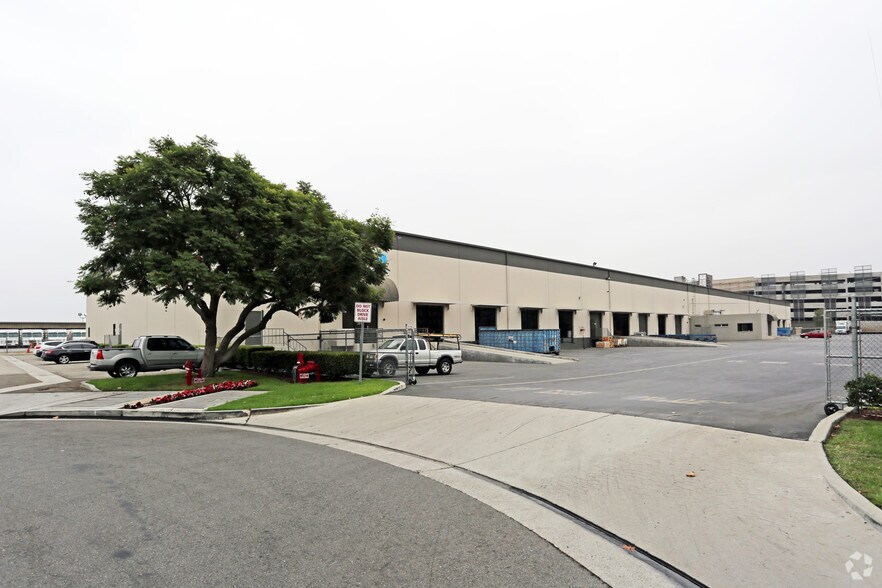 1222 E Howell Ave, Anaheim, CA à louer - Photo du bâtiment - Image 2 de 12