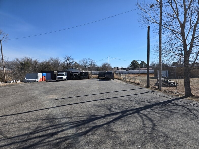 1813 N Harrison St, Shawnee, OK for sale - Building Photo - Image 2 of 28