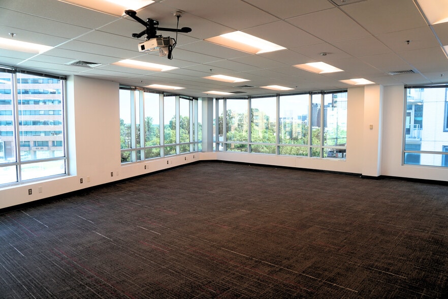 2121 N 15th St, Arlington, VA for lease - Interior Photo - Image 2 of 8