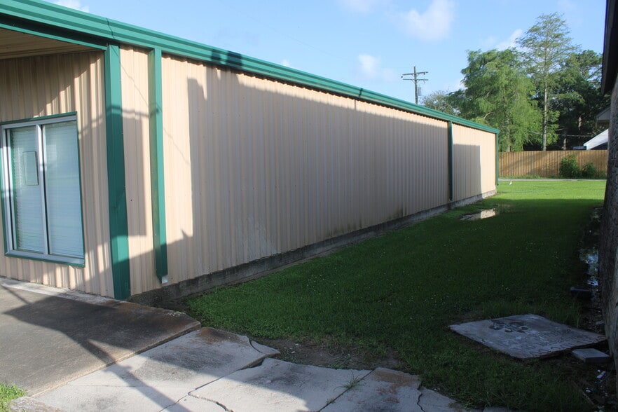 344 Broadway, Winnie, TX à vendre - Photo du bâtiment - Image 2 de 35