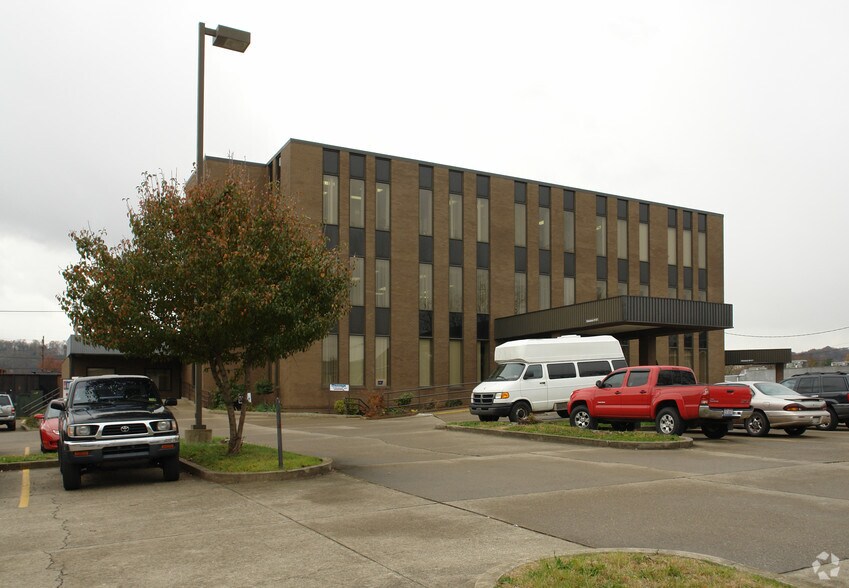 611 7th Ave, Huntington, WV à louer - Photo du bâtiment - Image 3 de 6