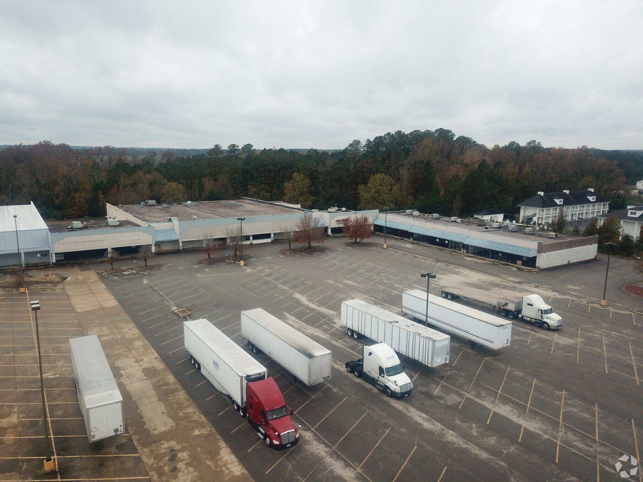 Chesterfield Commons - Auction portefeuille de 2 propriétés à vendre sur LoopNet.ca Photo principale- Image 1 de 3