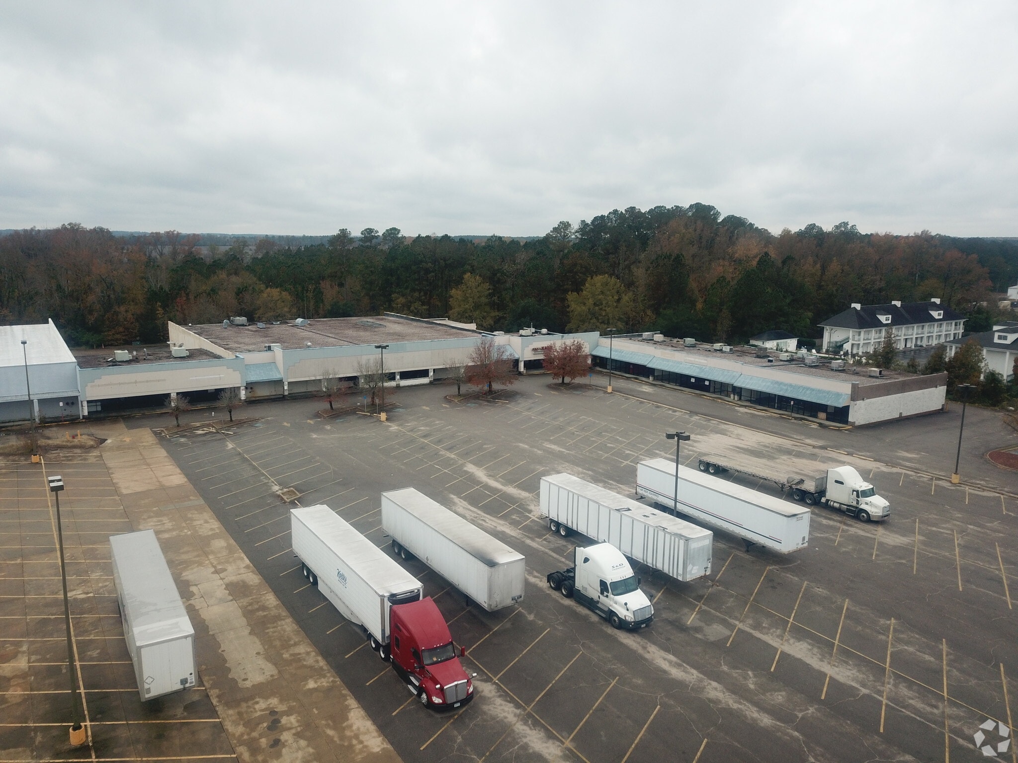 Chesterfield Commons - Auction portfolio of 2 properties for sale on LoopNet.ca Primary Photo- Image 1 of 3