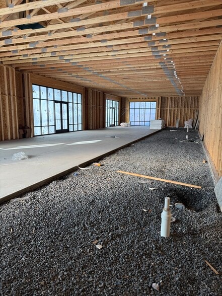 2102 2000 w, Clinton, UT for lease - Building Photo - Image 3 of 5