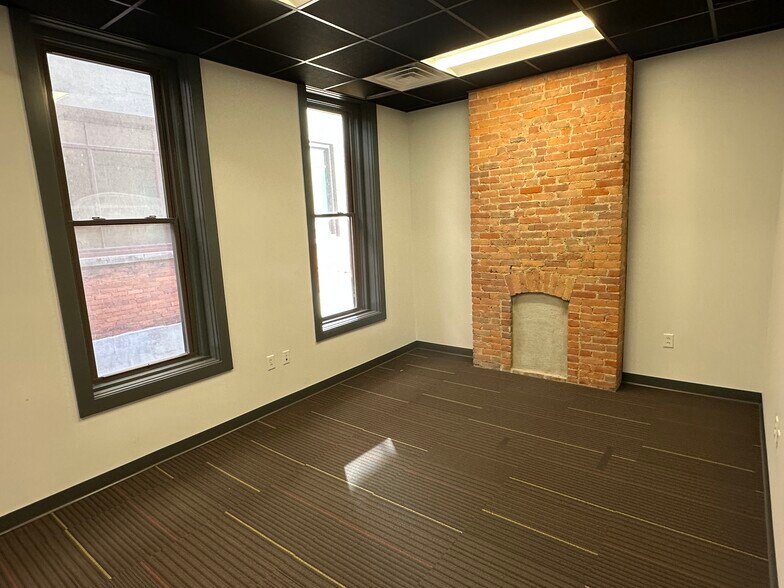 2217 E 9th St, Cleveland, OH à louer - Photo du bâtiment - Image 3 de 26