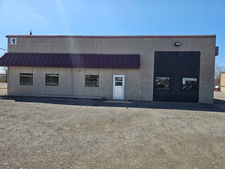 1359 E Hanthorn Rd, Lima, OH à louer - Photo du bâtiment - Image 3 de 9
