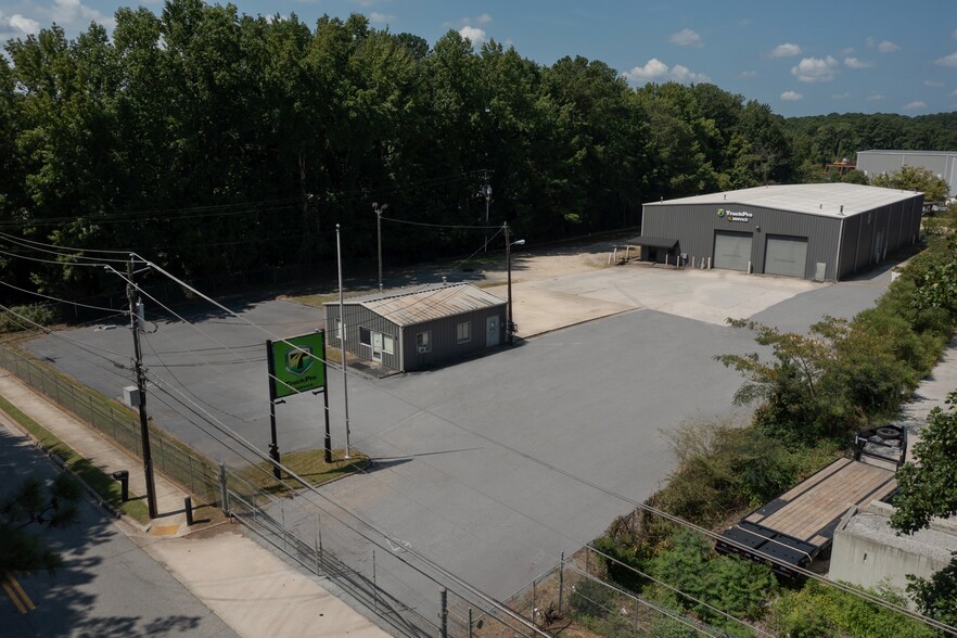 1664 Roadhaven Dr, Stone Mountain, GA for lease - Building Photo - Image 1 of 4