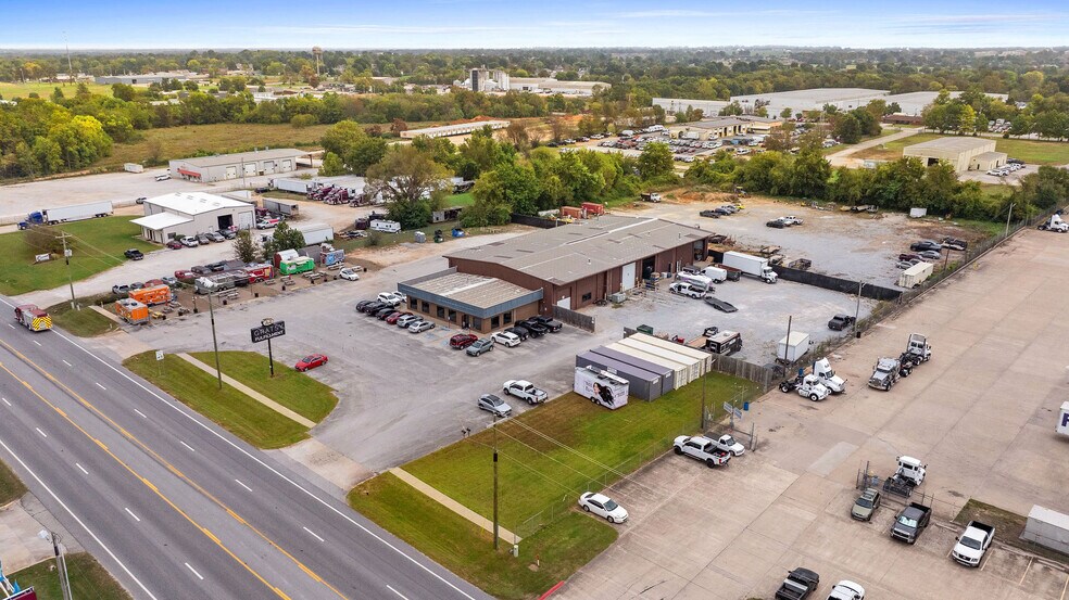 405 S Bloomington St, Lowell, AR for lease - Building Photo - Image 3 of 7