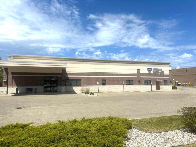 37 S Pere Marquette Hwy, Ludington, MI for lease - Building Photo - Image 1 of 10