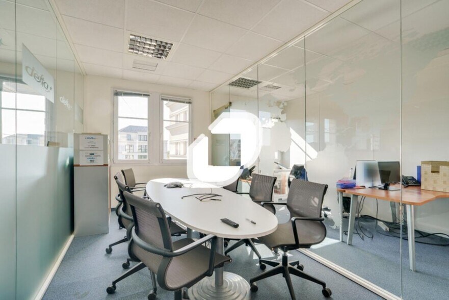 Office in Chessy for lease - Building Photo - Image 1 of 11