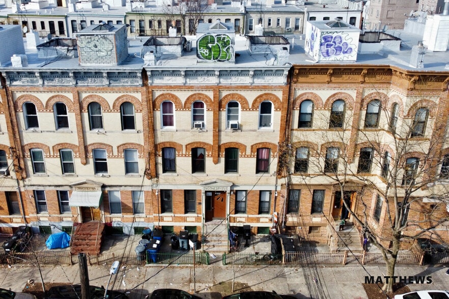 18-89 Cornelia St, Ridgewood, NY for sale - Building Photo - Image 1 of 5