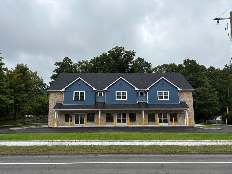 1347 New Haven Rd, Naugatuck, CT for lease - Primary Photo - Image 1 of 9