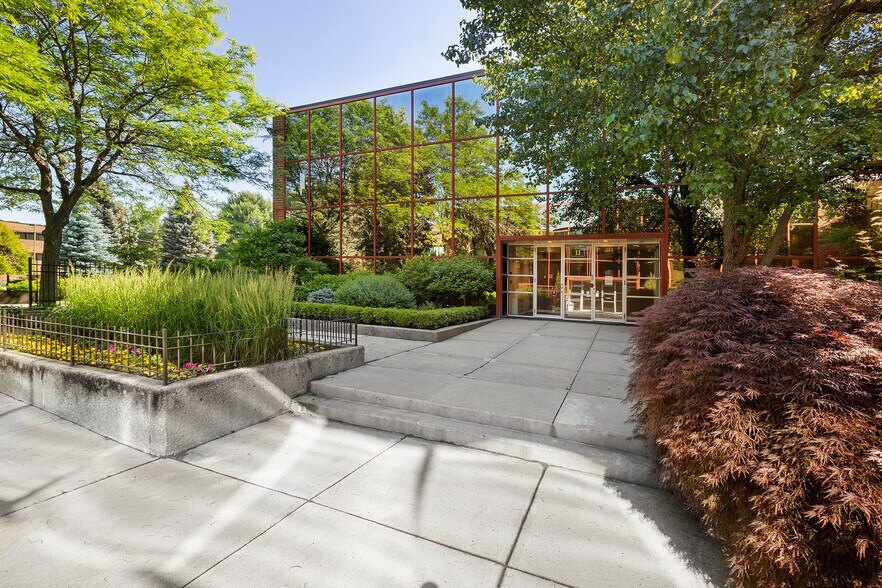 11 Trafalgar Sq, Nashua, NH à louer - Photo principale - Image 1 de 10
