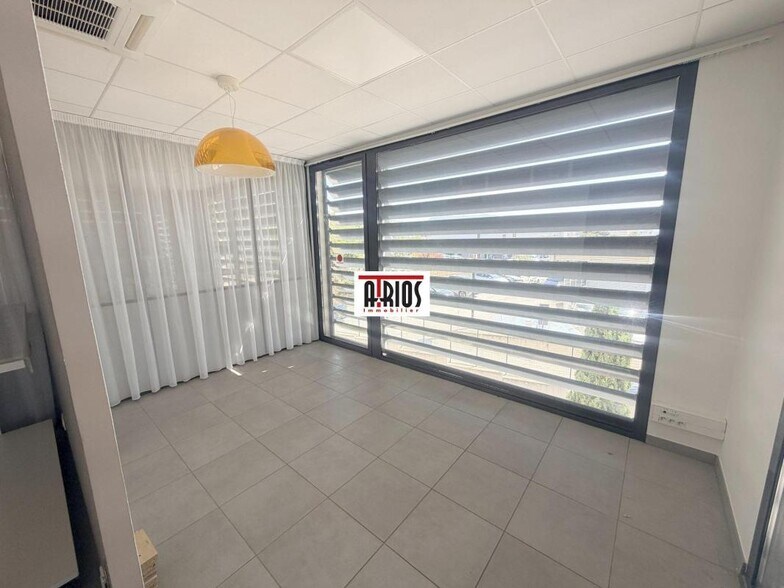 Bureau dans La Seyne Sur Mer à vendre - Photo du bâtiment - Image 2 de 4