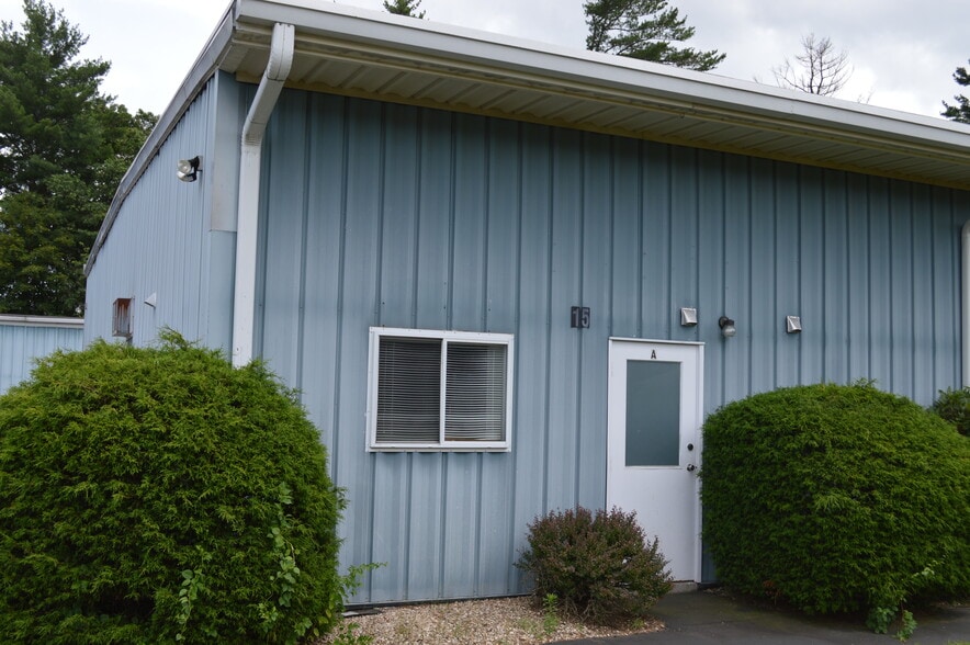 15 Herman Dr, Simsbury, CT for lease - Building Photo - Image 3 of 10