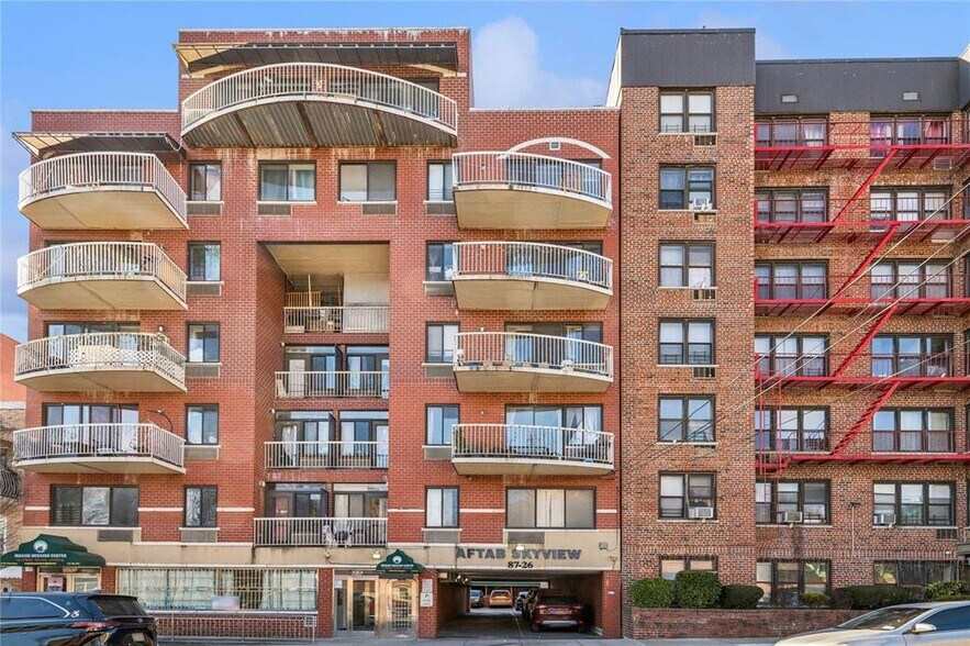87-26 175th St, Jamaica, NY à vendre - Photo du bâtiment - Image 3 de 11