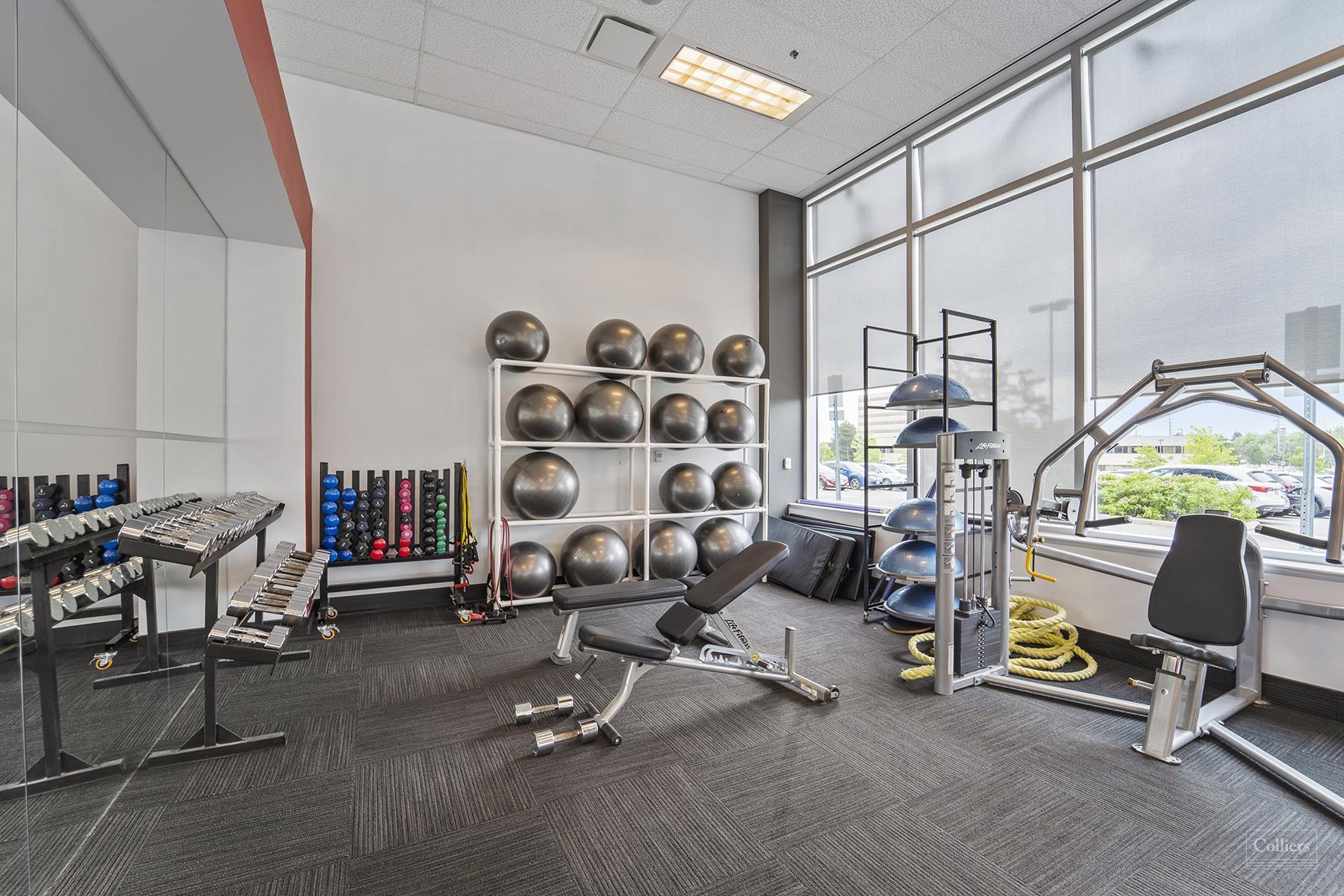 1919 Minnesota Ct, Mississauga, ON à louer Photo intérieure- Image 1 de 3