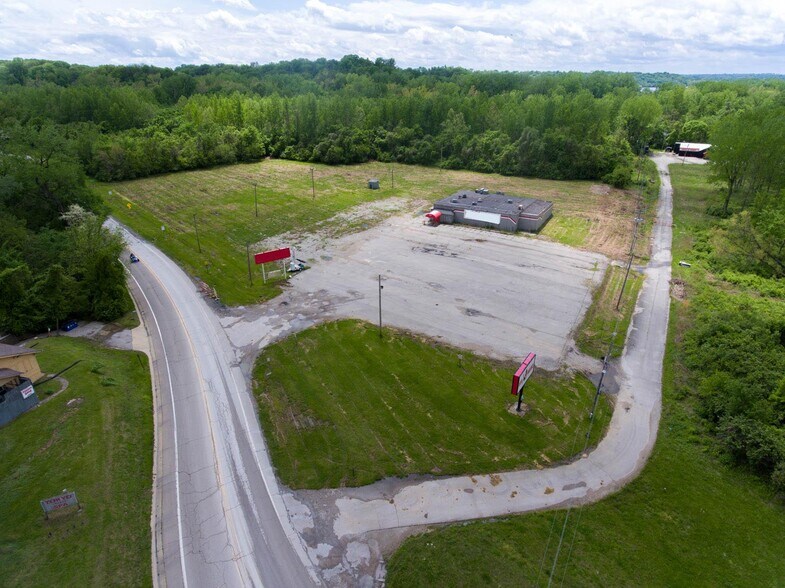 60 Four Corners Ln, Centreville, IL à vendre - Photo du bâtiment - Image 3 de 12