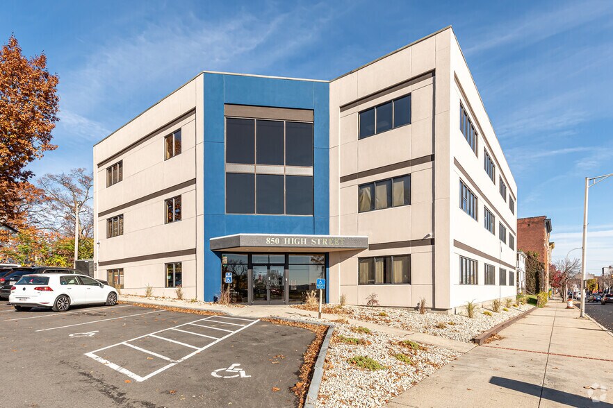 850 High St, Holyoke, MA à louer - Photo du bâtiment - Image 1 de 11