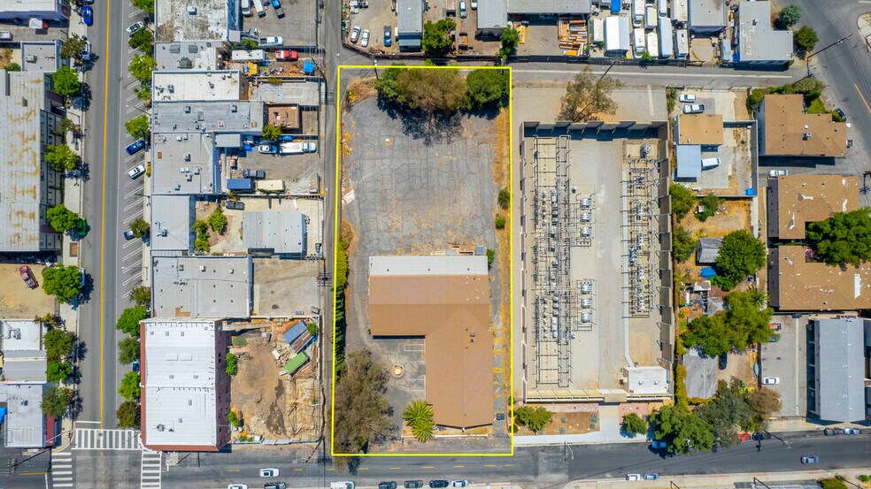 7216 Valmont St, Tujunga, CA à vendre - Photo du bâtiment - Image 2 de 66