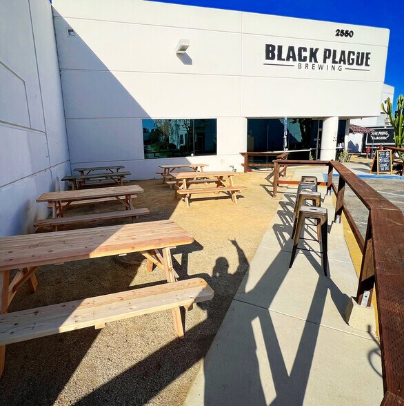 2550 Jason Ct, Oceanside, CA à louer - Photo du bâtiment - Image 2 de 11