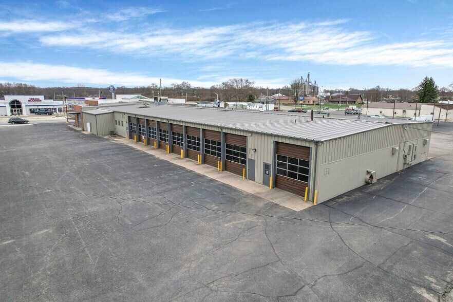 1246 N Main St, Urbana, OH à vendre - Photo du bâtiment - Image 3 de 12