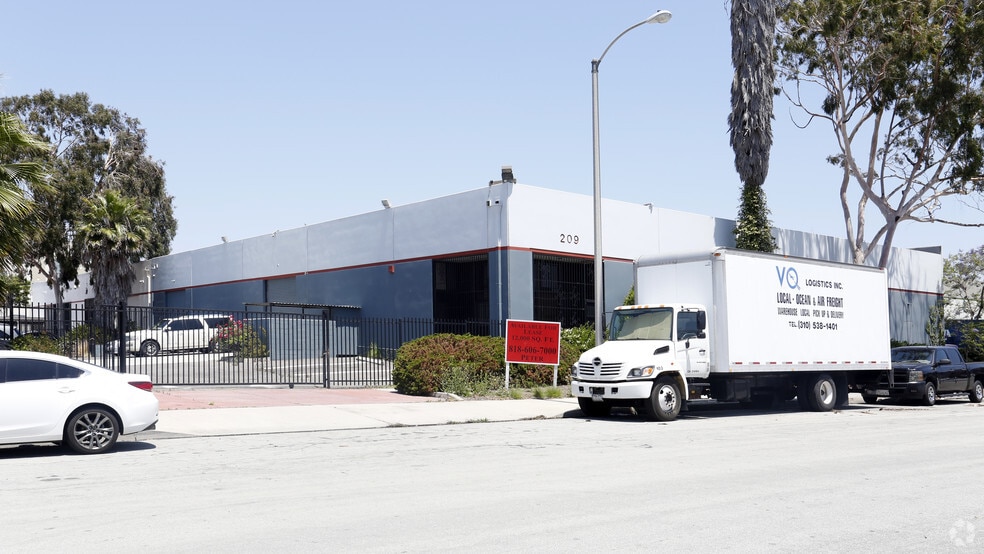209 W 134th St, Los Angeles, CA for lease - Primary Photo - Image 1 of 4