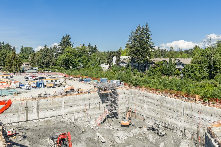 13585 95th Ave, Surrey, BC for lease - Building Photo - Image 2 of 3