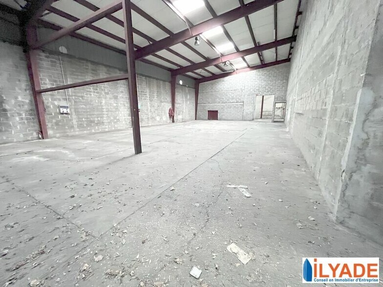 135 Avenue Braye De Cau, Aubagne à louer - Photo du bâtiment - Image 2 de 14
