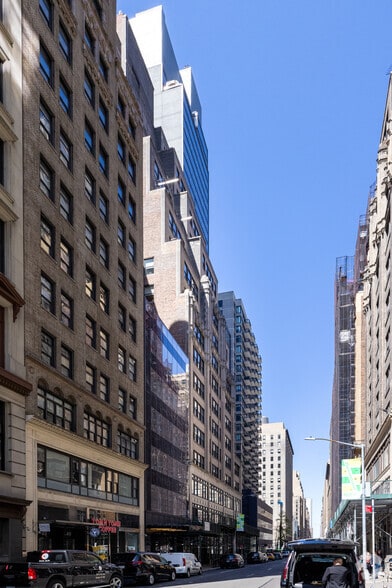 48 W 37th St, New York, NY à louer - Photo du bâtiment - Image 3 de 6
