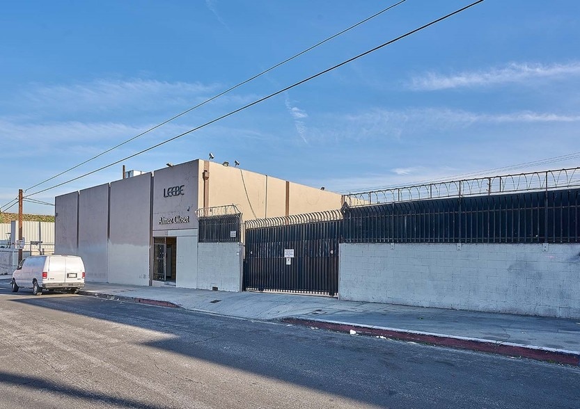 3226-3230 Mines Ave, Los Angeles, CA for lease - Building Photo - Image 3 of 9