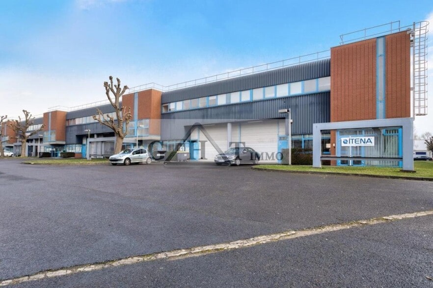 Industrial in Villepinte for lease - Building Photo - Image 1 of 4