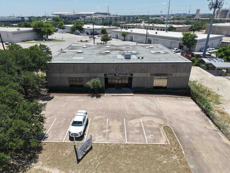 2339 Kramer Ln, Austin, TX à louer - Photo du bâtiment - Image 3 de 7
