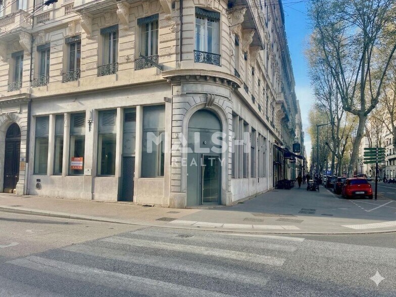 Commerce de détail dans Lyon à louer - Photo du bâtiment - Image 1 de 15