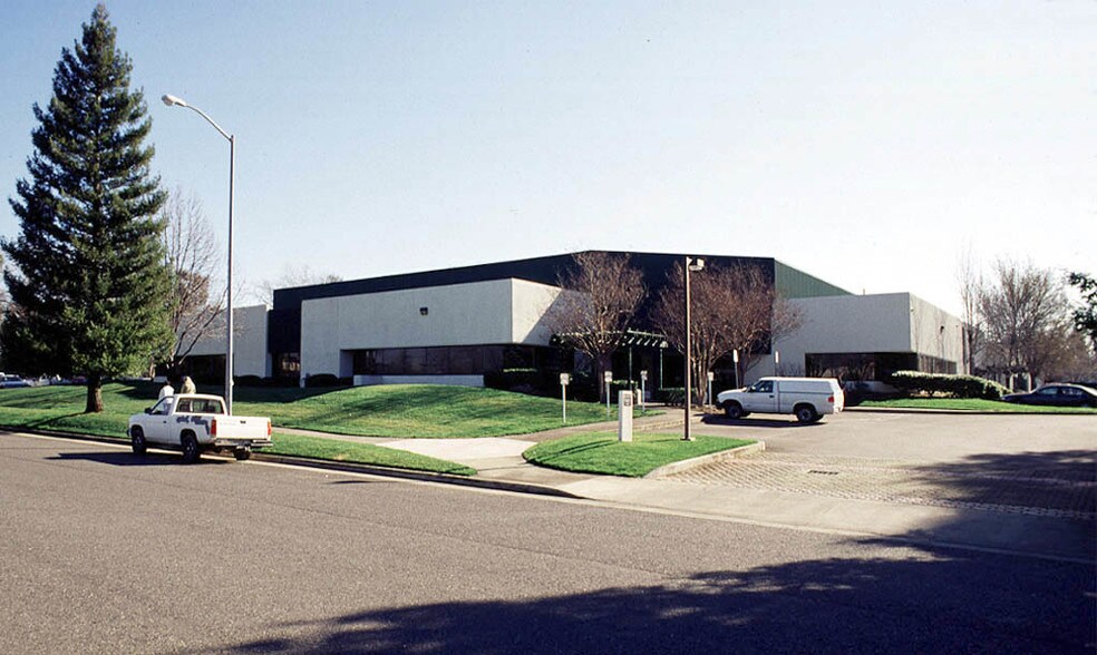 107 Woodmere Rd, Folsom, CA à louer - Photo du bâtiment - Image 2 de 12